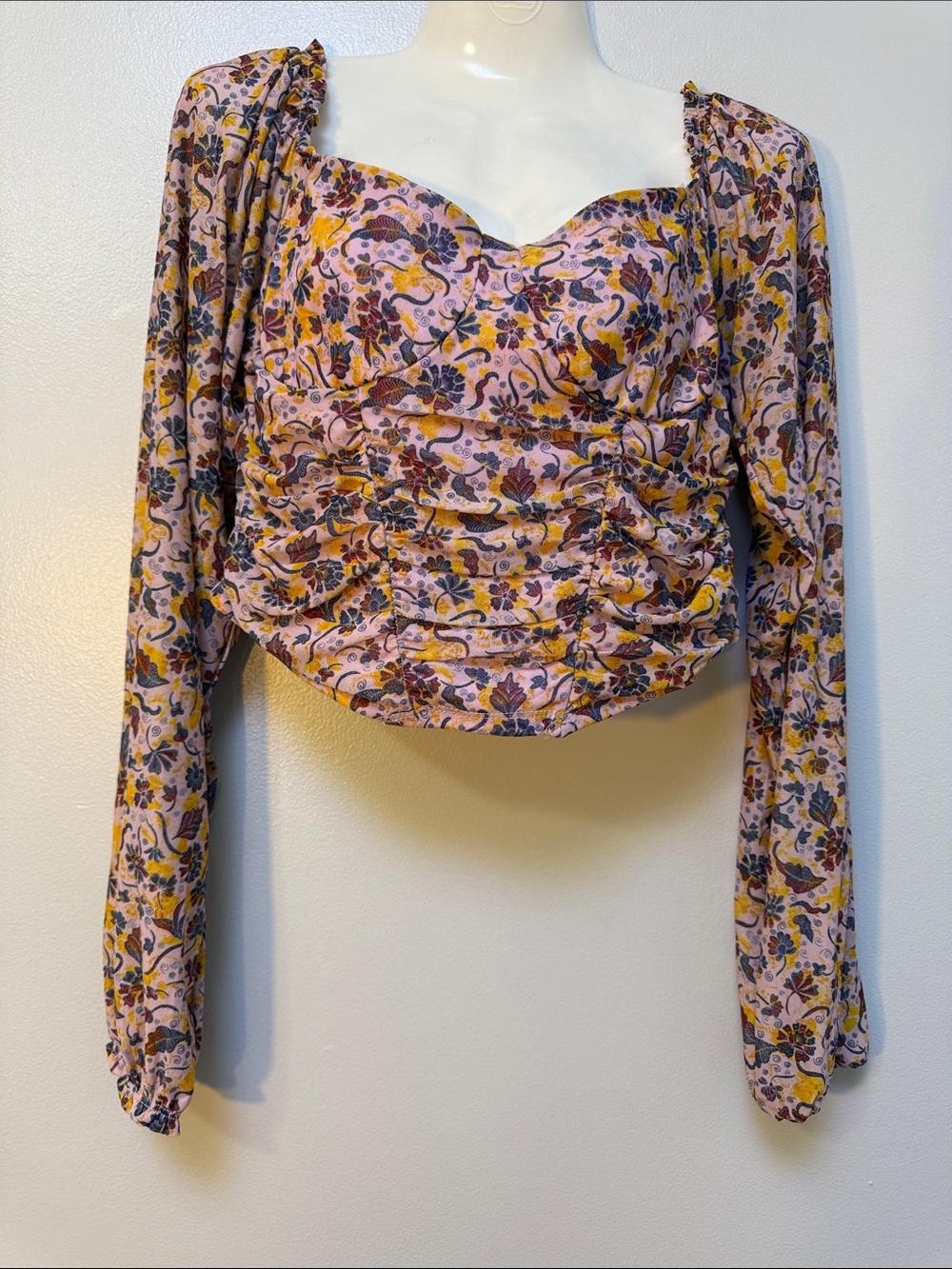 Forever 21 Pink Floral Ruched Sweetheart Long-Sleeve Crop Top